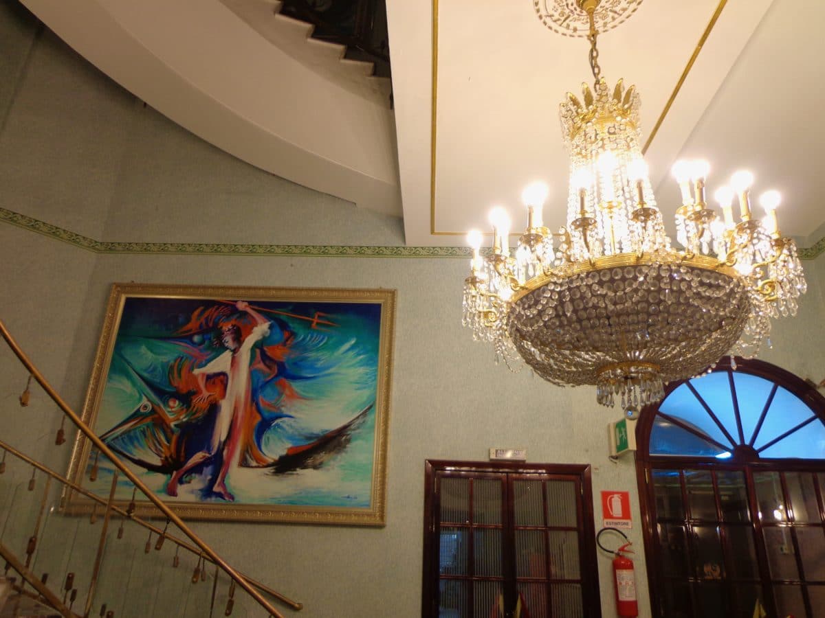 Treppenaufgang im Hotel auf Sizilien