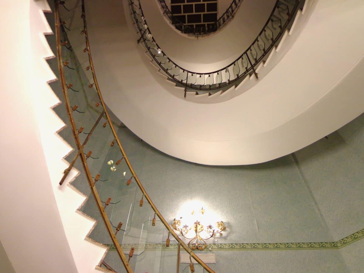 Treppenaufgang im Hotel auf Sizilien